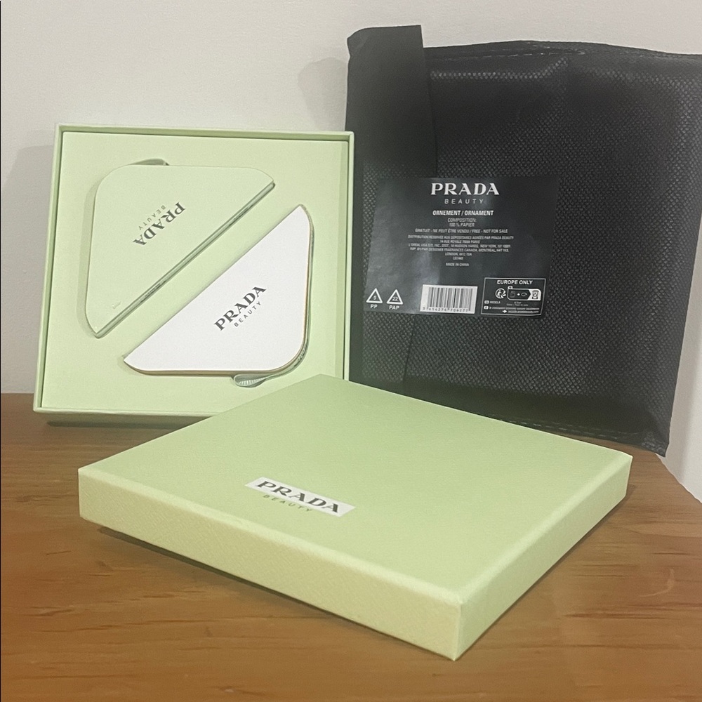 🎉 Prada 2025 Christmas ornament set(s) NEW